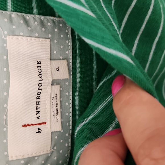 Elevated T-shirt with two ruffles on the back - Picture 3 of 5